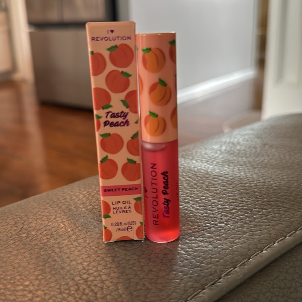 Revolution Tasty Peach Lip Oil